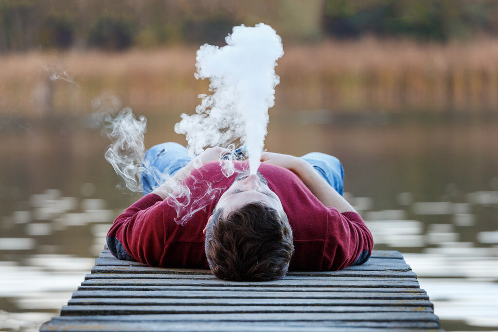 Vapes ajudam a largar o vício em cigarro?